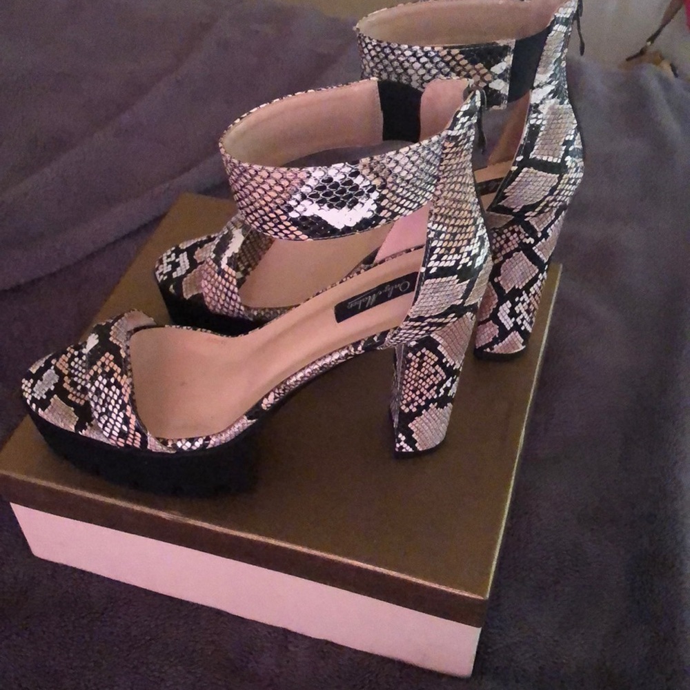 SIZE 13 *NEVER WORN* SNAKE PRINT HEELS